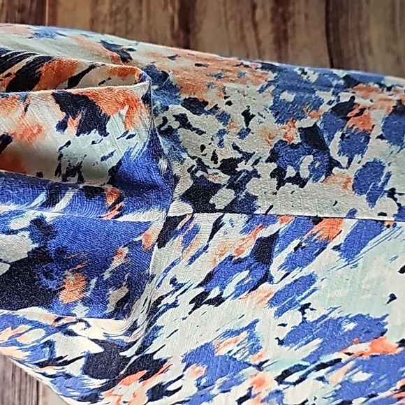 CHICO'S ABSTRACT COTTON-BLEND CROSSOVER SLUB TEE - Picture 4 of 10